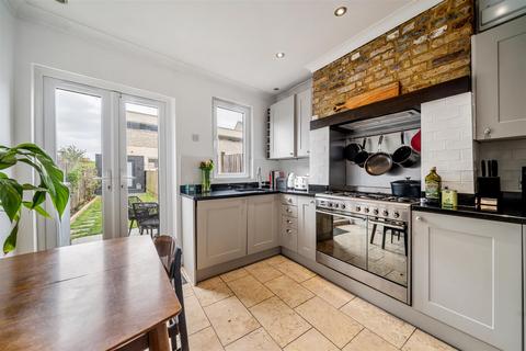 190 Effra Road, London, SW19 8QA