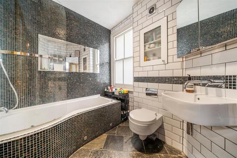 190 Effra Road, London, SW19 8QA