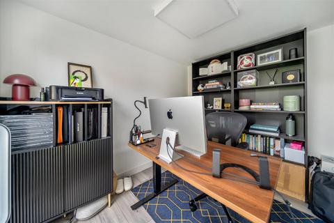 190 Effra Road, London, SW19 8QA