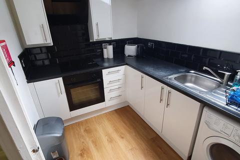 3 bedroom flat to rent, View Property Video