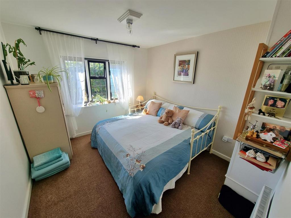 Bed 2.jpg