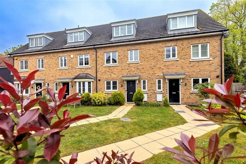 99 Blenheim Square, North Weald, Epping, CM16 6FQ