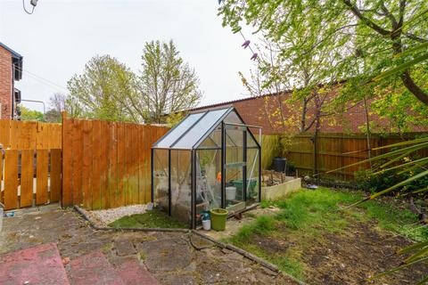2 bedroom flat to rent, Cornel Road, High Heaton, NE7
