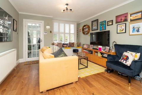 2 bedroom terraced house for sale, Glencoe road, Bushey, WD23