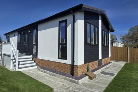 2 bedroom park home for sale, Kings Langley, Hertfordshire, WD4