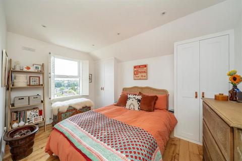 2 bedroom flat for sale, Mycenae Road, London SE3