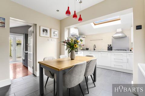 2 bedroom flat for sale, Whittington Road, Bowes Park, N22