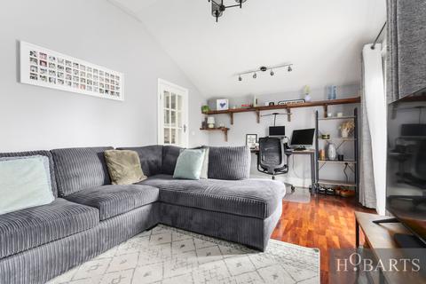 2 bedroom flat for sale, Whittington Road, Bowes Park, N22
