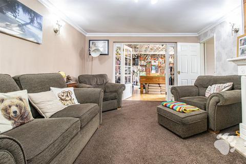 4 bedroom terraced house for sale, The Knares, Basildon SS16