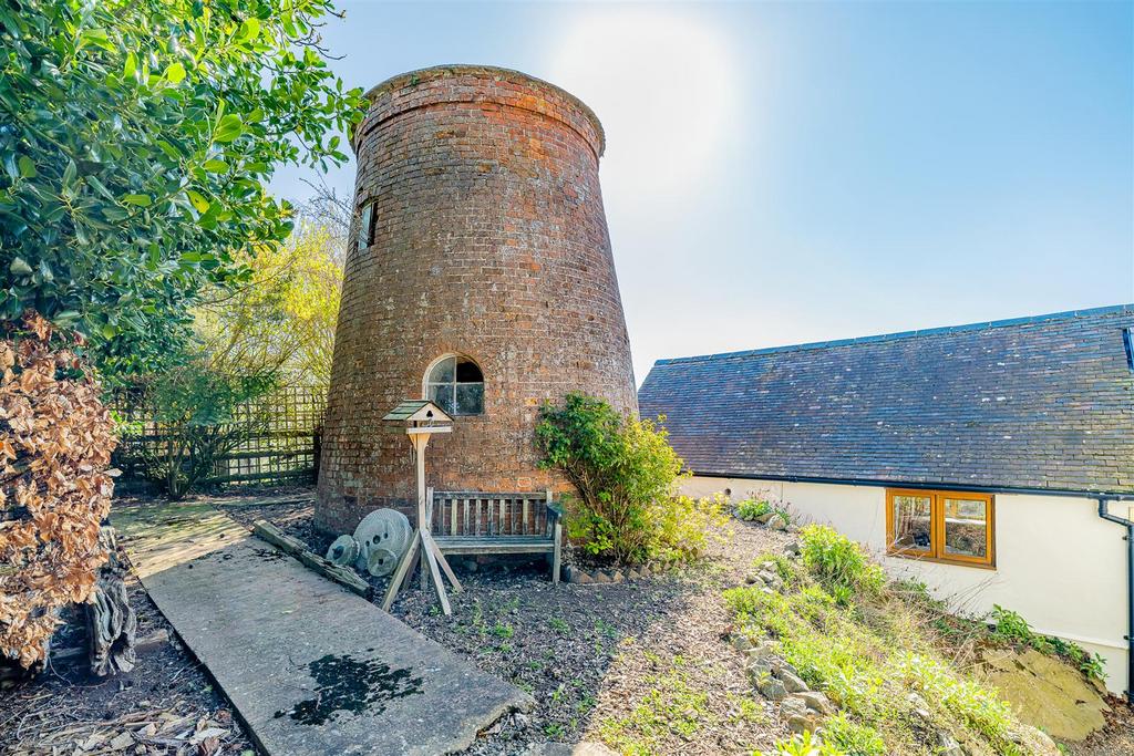 Exterior17.jpg