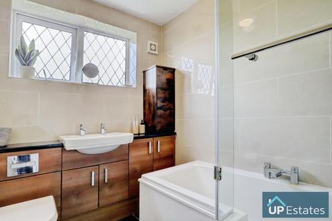 3 bedroom detached house for sale, Holyoak Close, Bedworth