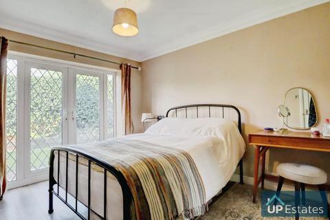 3 bedroom detached house for sale, Holyoak Close, Bedworth