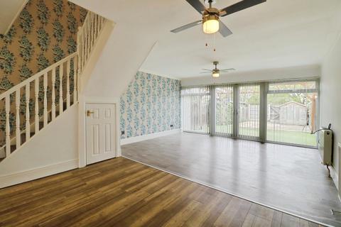 3 bedroom terraced house to rent, Wickhay, Basildon, SS15