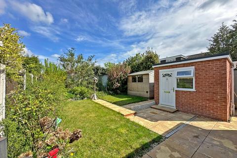 1 Chartwell Drive, Wombourne, Wolverhampton, WV5 0BN