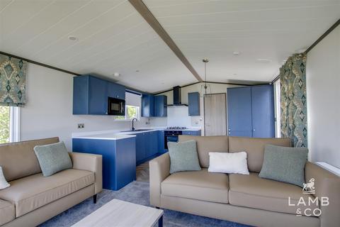 2 bedroom park home for sale, Leisure Glades Park, Clacton-On-Sea CO16