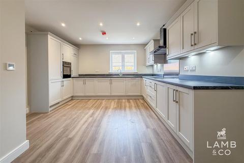 3 bedroom detached bungalow for sale, Park Gate Corner, Little Clacton CO16