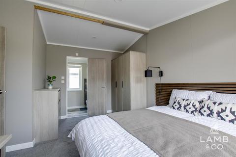 2 bedroom park home for sale, Seven Acres, St Johns Road, Clacton-on-Sea CO16