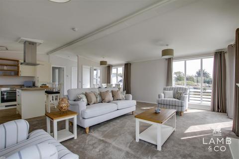 2 bedroom park home for sale, Seven Acres, St Johns Road, Clacton-on-Sea CO16