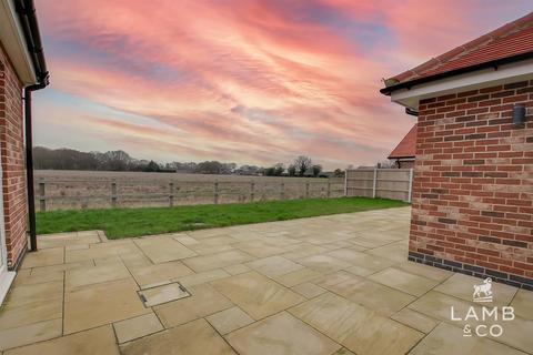 3 bedroom detached bungalow for sale, The Meadows, Little Clacton CO16