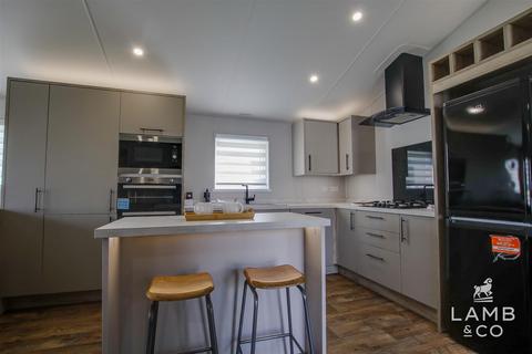 2 bedroom park home for sale, Leisure Glades Park, Clacton-On-Sea CO16