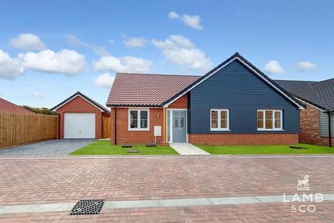 3 bedroom detached bungalow for sale, Park Gate Corner, Little Clacton CO16
