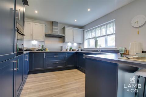 3 bedroom detached bungalow for sale, Park Gate Corner, Little Clacton CO16