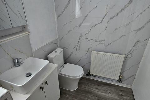 1 bedroom house to rent, Rossefield Drive, Leeds