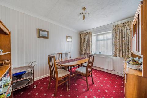 16 Romans Way, Woking, GU22 8TP