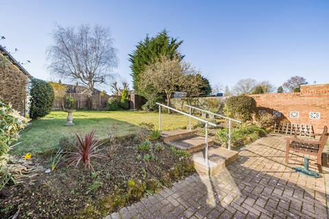 16 Romans Way, Woking, GU22 8TP