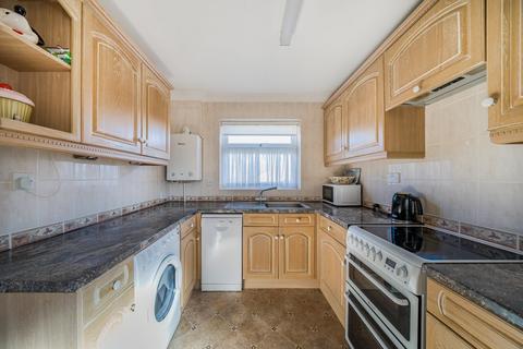 16 Romans Way, Woking, GU22 8TP