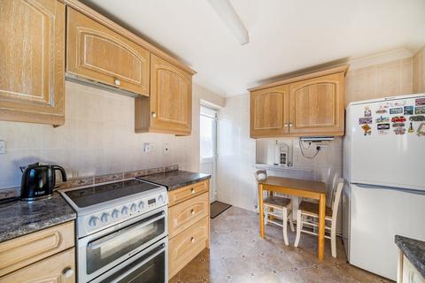 16 Romans Way, Woking, GU22 8TP