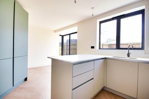 5 bedroom detached house for sale, Lower Pennington Lane, Lymington , SO41