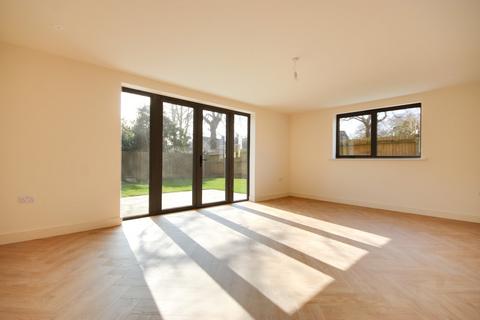 5 bedroom detached house for sale, Lower Pennington Lane, Lymington , SO41