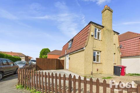 3 bedroom detached house to rent, Elliman Avenue, Slough, Berkshire, SL2