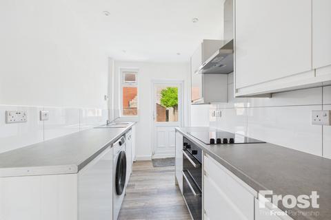 3 bedroom detached house to rent, Elliman Avenue, Slough, Berkshire, SL2