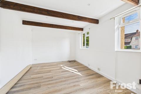 3 bedroom detached house to rent, Elliman Avenue, Slough, Berkshire, SL2