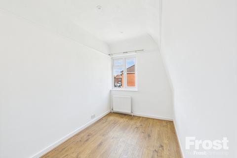 3 bedroom detached house to rent, Elliman Avenue, Slough, Berkshire, SL2