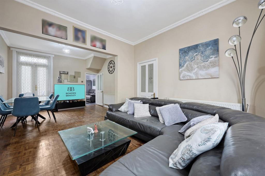 Lounge/Dining Room