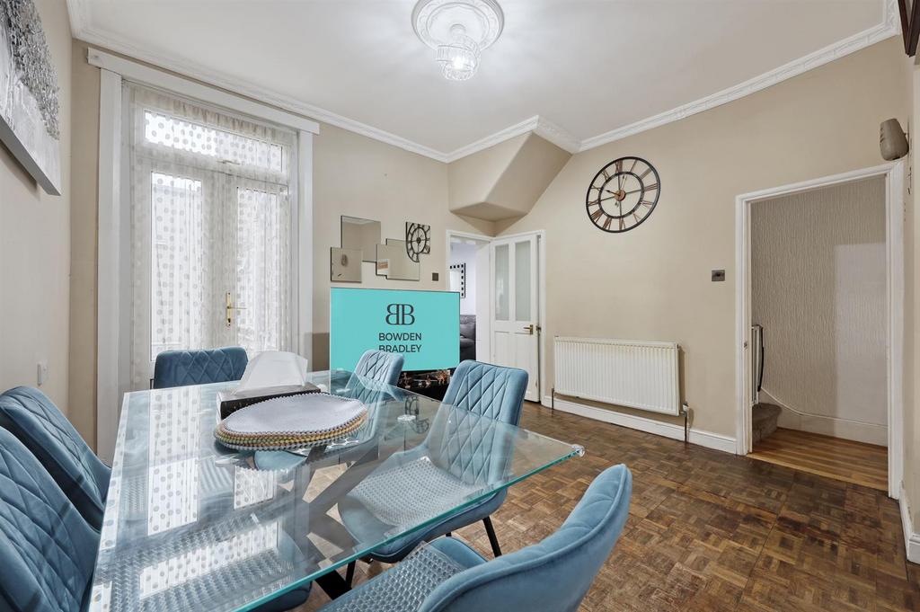 Lounge/Dining Room