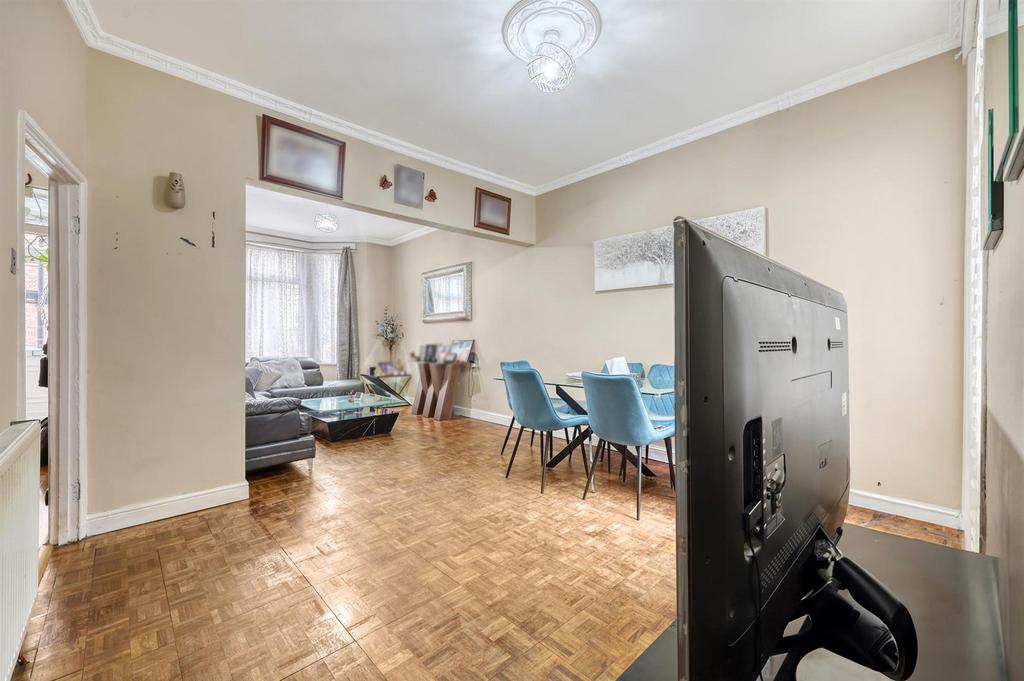Lounge/Dining Room