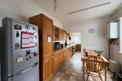 4 Bishop Road, Ammanford, SA18 3HA