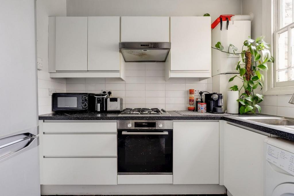 06-fe50 JHProp Wpen - f12, 21-23 Anerley Park Road -