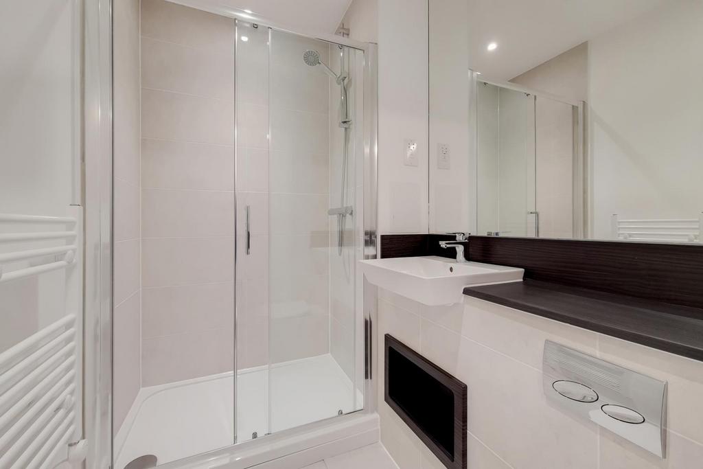 6 Main Ensuite-0.jpg