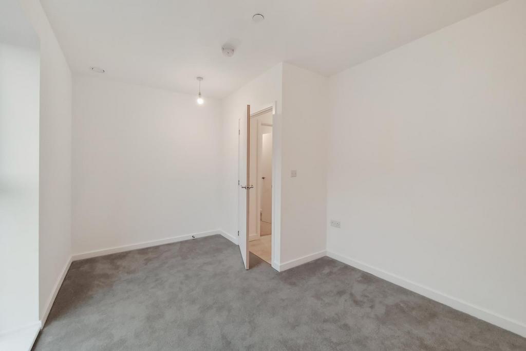 4 Bedroom 2-0.jpg