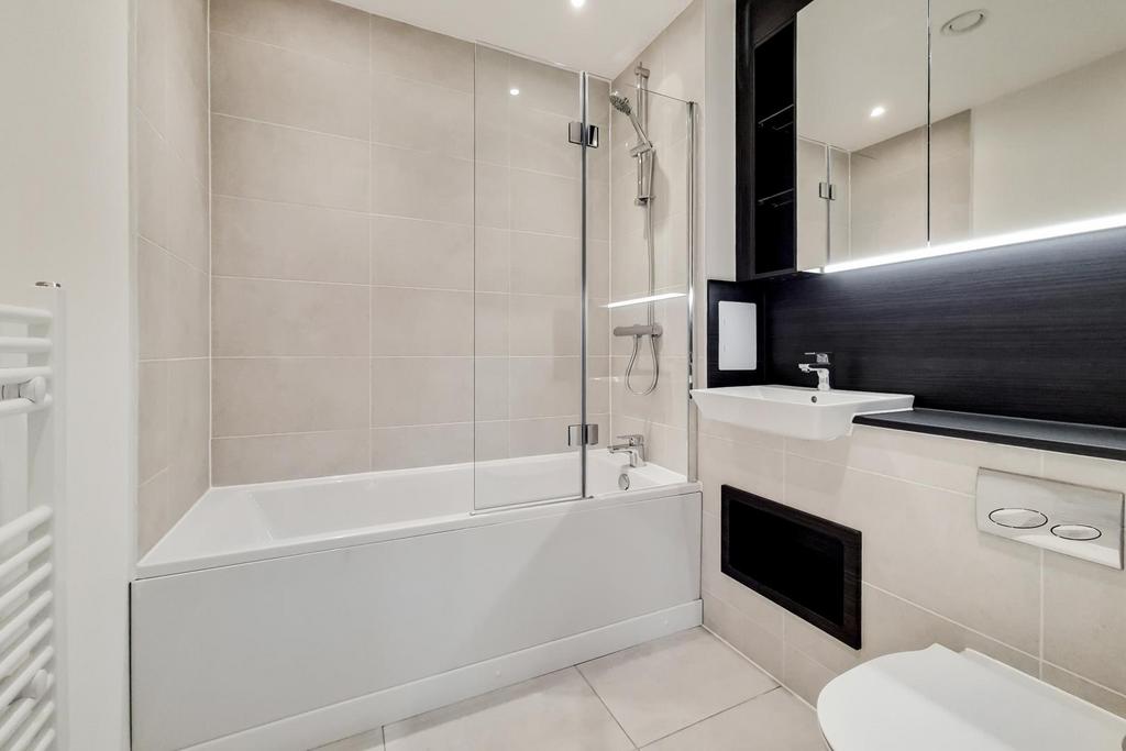 7 Bathroom-0.jpg