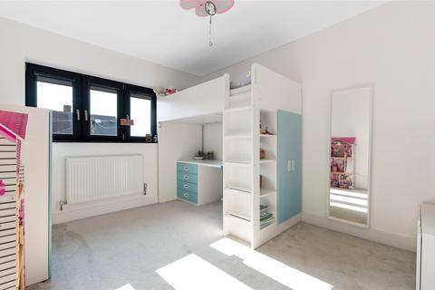 30 Brasted Close, Bexleyheath, DA6 8HX