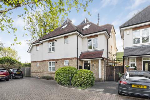 3 Andrews Gate, Shepperton, TW17 0AP