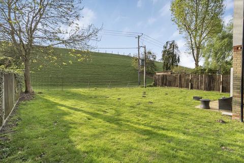 3 Andrews Gate, Shepperton, TW17 0AP