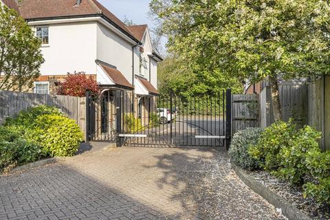 3 Andrews Gate, Shepperton, TW17 0AP