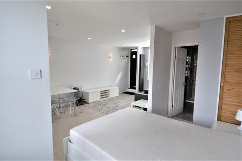 Studio to rent, Rampayne Street, London SW1V